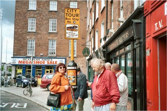 Med tour bus rundt i Dublin