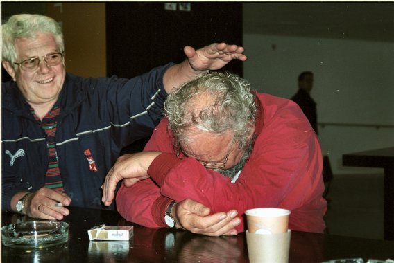 Erling trkker energien ud af Niels